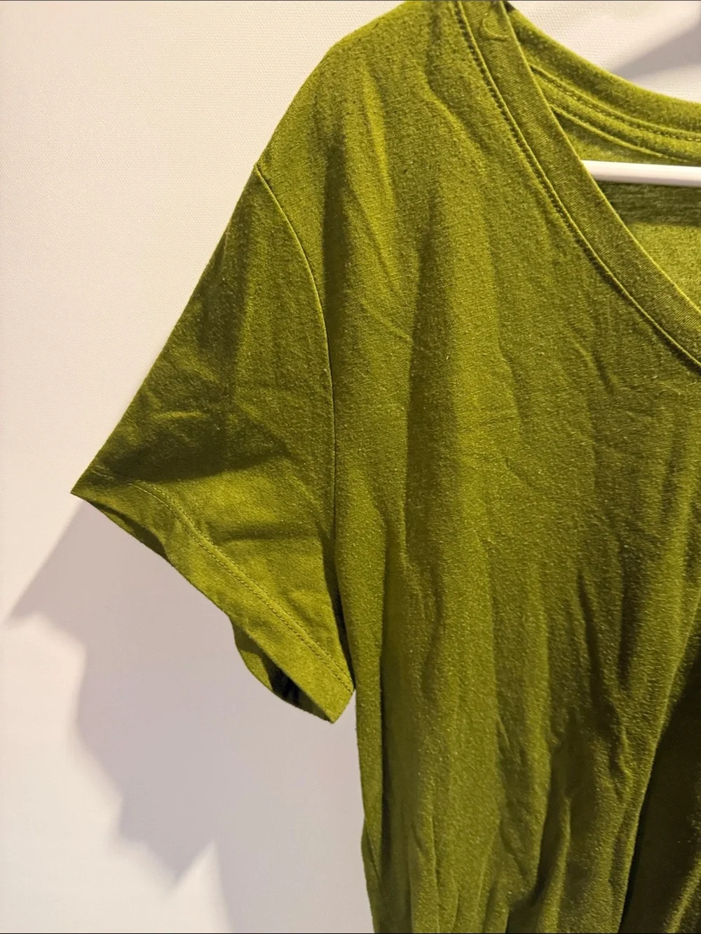 Jennifer Lauren Women’s V-Neck Short Sleeve Top in Olive Green Size: XL